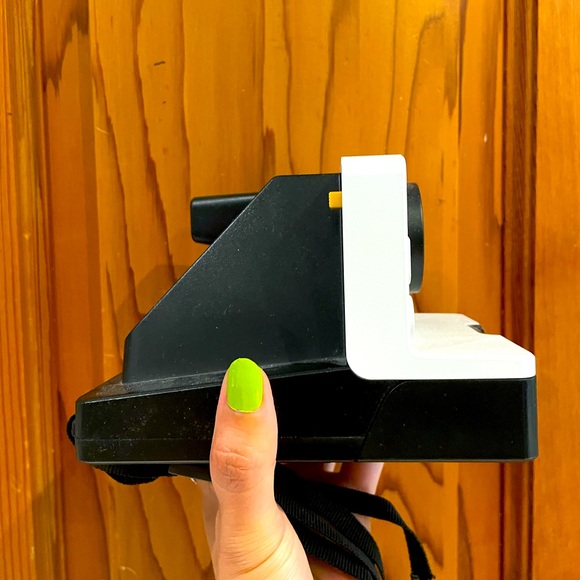 SOLD Polaroid I-Type instant camera - Picture 2 of 3